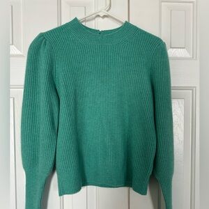 100% Cashmere! Beautiful Boden sweater with button detail and keyhole on back.
